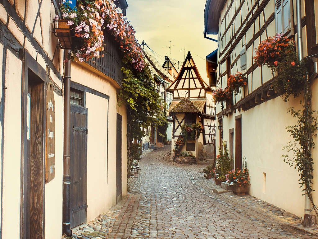 Charme français et saveurs traditionnelles dans un village médiéval en Alsace - 3* - photo 1