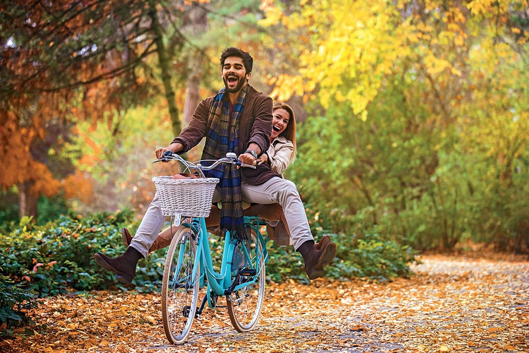 Automne couple velo foret 1080x720